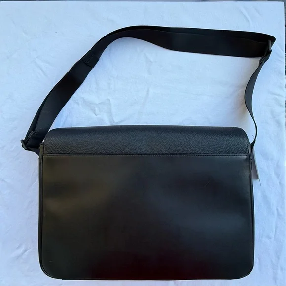 NWT Michael Kors Quilted Interior Leather Messenger Bag with Black Accents - Picture 2 of 15